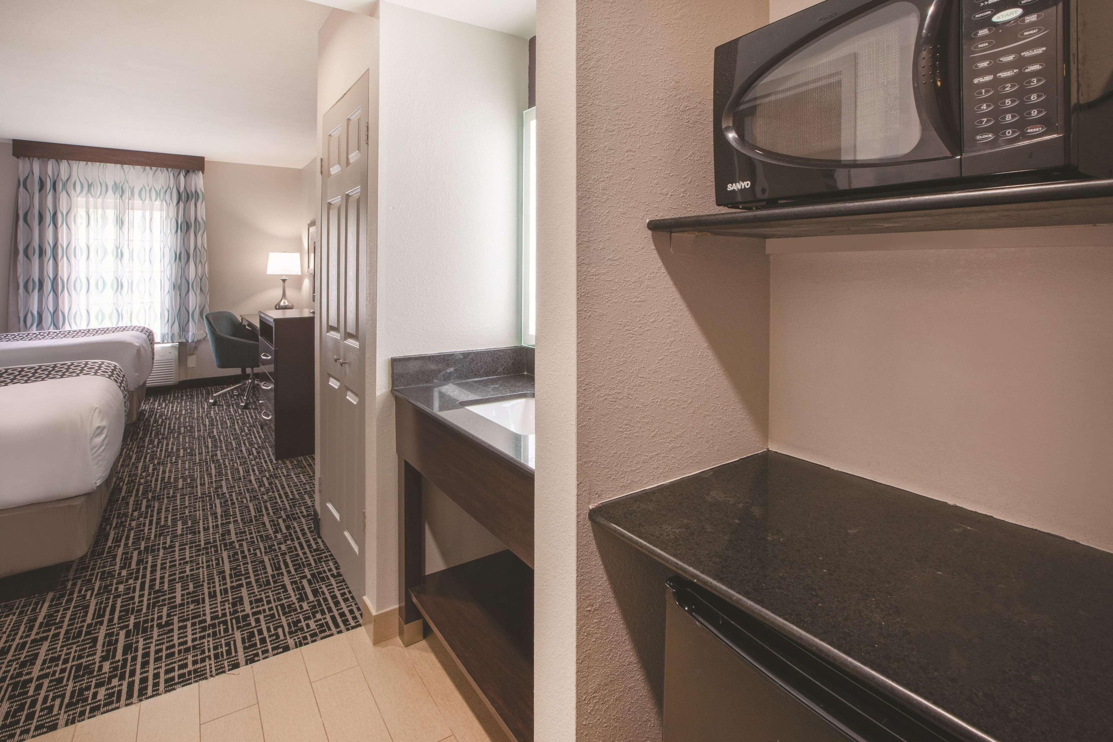 La Quinta By Wyndham New Cumberland - Harrisburg Hotel Exterior photo